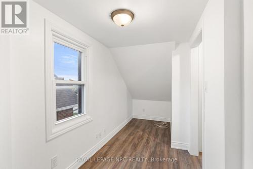 102 Pine Street S, Thorold (557 - Thorold Downtown), ON - Indoor Photo Showing Other Room