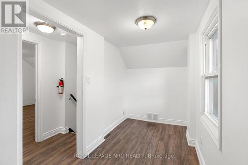 102 Pine Street S, Thorold (557 - Thorold Downtown), ON - Indoor Photo Showing Other Room