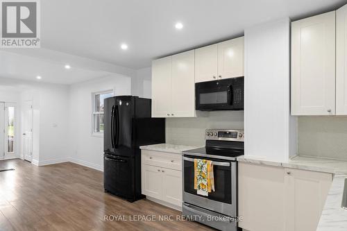 102 Pine Street S, Thorold (557 - Thorold Downtown), ON - Indoor Photo Showing Kitchen