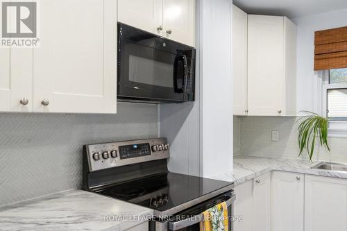 102 Pine Street S, Thorold (557 - Thorold Downtown), ON - Indoor Photo Showing Kitchen