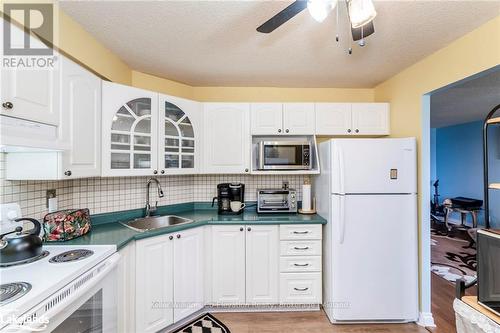 614 - 41 Markbrook Lane, Toronto (Mount Olive-Silverstone-Jamestown), ON - Indoor Photo Showing Kitchen