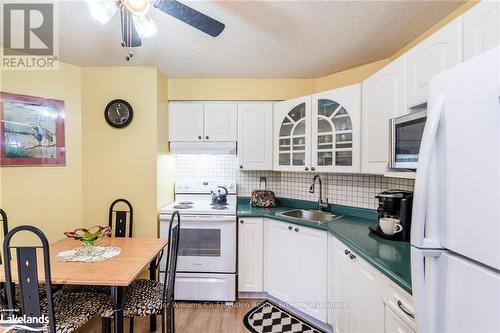 614 - 41 Markbrook Lane, Toronto (Mount Olive-Silverstone-Jamestown), ON - Indoor Photo Showing Kitchen