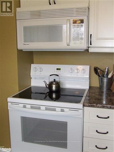 1670 Windermere Road, Muskoka Lakes (Watt), ON - Indoor Photo Showing Kitchen