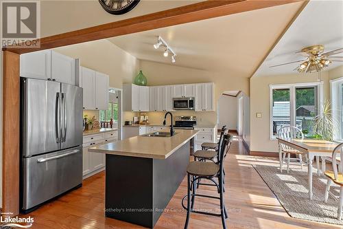 359 Brunel Road, Huntsville (Brunel), ON - Indoor Photo Showing Kitchen With Double Sink With Upgraded Kitchen