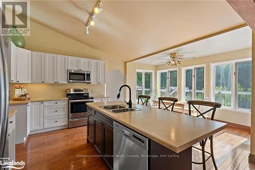 359 Brunel Road, Huntsville (Brunel), ON - Indoor Photo Showing Kitchen With Double Sink