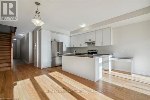 1396 National, Burlington (Tyandaga), ON - Indoor Photo Showing Kitchen With Stainless Steel Kitchen