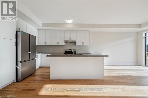 1396 National, Burlington (Tyandaga), ON - Indoor Photo Showing Kitchen With Stainless Steel Kitchen With Double Sink