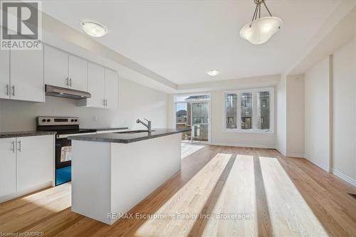 1396 National, Burlington (Tyandaga), ON - Indoor Photo Showing Kitchen