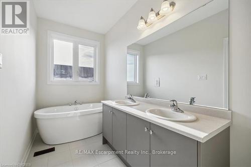 1396 National, Burlington (Tyandaga), ON - Indoor Photo Showing Bathroom