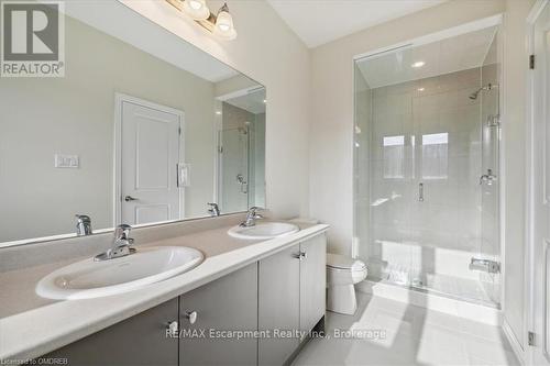 1396 National, Burlington (Tyandaga), ON - Indoor Photo Showing Bathroom