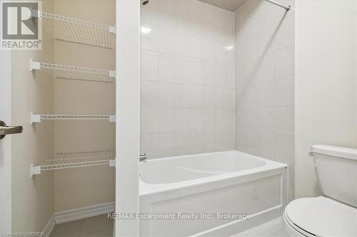 1396 National, Burlington (Tyandaga), ON - Indoor Photo Showing Bathroom