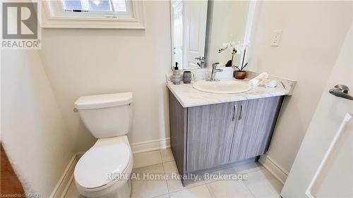 466 Humphrey Street, Hamilton (Waterdown), ON - Indoor Photo Showing Bathroom