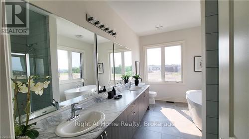 466 Humphrey Street, Hamilton (Waterdown), ON - Indoor Photo Showing Bathroom