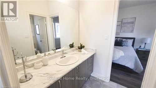 466 Humphrey Street, Hamilton (Waterdown), ON - Indoor Photo Showing Bathroom