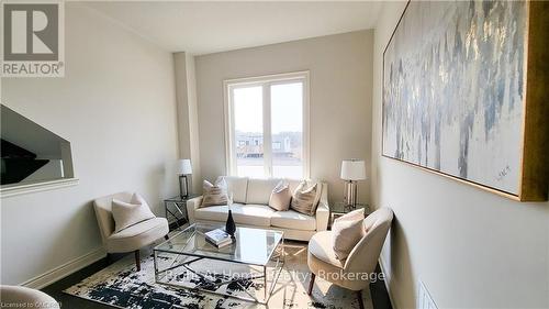 466 Humphrey Street, Hamilton (Waterdown), ON - Indoor Photo Showing Living Room