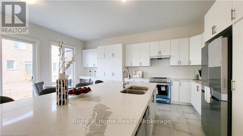 466 Humphrey Street, Hamilton (Waterdown), ON - Indoor Photo Showing Kitchen With Double Sink With Upgraded Kitchen