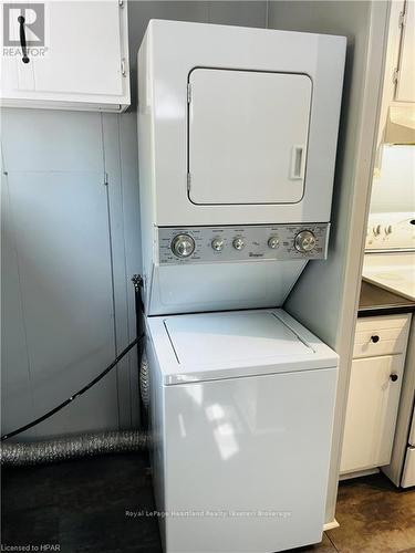 19 George Street, Strathroy-Caradoc (Se), ON - Indoor Photo Showing Laundry Room