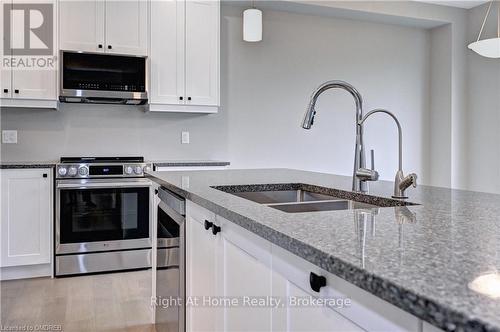 442 Westhaven Street, Waterloo, ON - Indoor Photo Showing Kitchen With Double Sink With Upgraded Kitchen