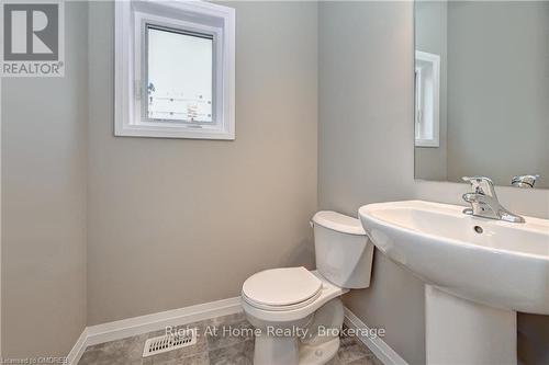 442 Westhaven Street, Waterloo, ON - Indoor Photo Showing Bathroom