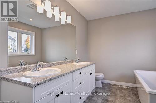 442 Westhaven Street, Waterloo, ON - Indoor Photo Showing Bathroom