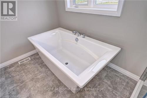 442 Westhaven Street, Waterloo, ON - Indoor Photo Showing Bathroom