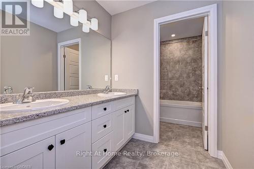 442 Westhaven Street, Waterloo, ON - Indoor Photo Showing Bathroom