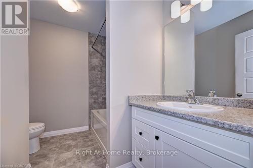 442 Westhaven Street, Waterloo, ON - Indoor Photo Showing Bathroom