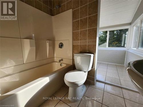 4848 Second Avenue, Niagara Falls (211 - Cherrywood), ON - Indoor Photo Showing Bathroom