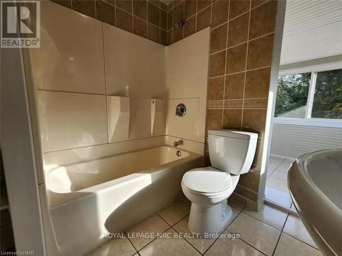 4848 Second Avenue, Niagara Falls (211 - Cherrywood), ON - Indoor Photo Showing Bathroom