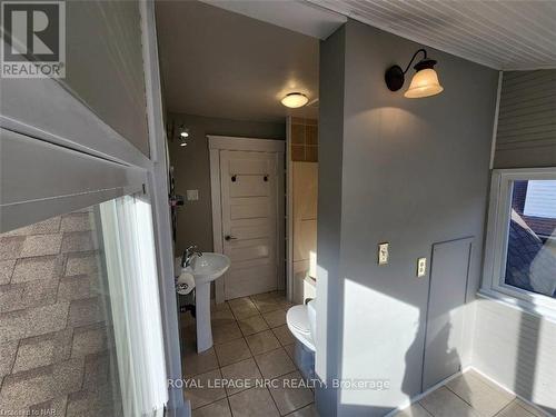 4848 Second Avenue, Niagara Falls (211 - Cherrywood), ON - Indoor Photo Showing Bathroom