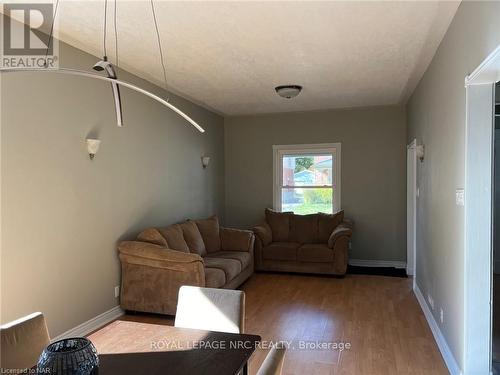 4848 Second Avenue, Niagara Falls (211 - Cherrywood), ON - Indoor Photo Showing Living Room