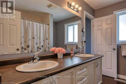 531 Champlain Avenue, Woodstock (Woodstock - South), ON - Indoor Photo Showing Bathroom