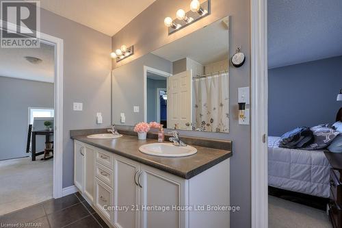 531 Champlain Avenue, Woodstock (Woodstock - South), ON - Indoor Photo Showing Bathroom