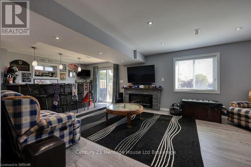 531 Champlain Avenue, Woodstock (Woodstock - South), ON - Indoor Photo Showing Living Room With Fireplace