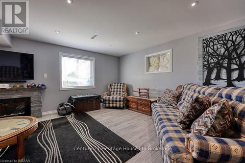 531 Champlain Avenue, Woodstock (Woodstock - South), ON - Indoor Photo Showing Living Room With Fireplace