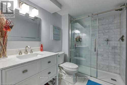 531 Champlain Avenue, Woodstock (Woodstock - South), ON - Indoor Photo Showing Bathroom