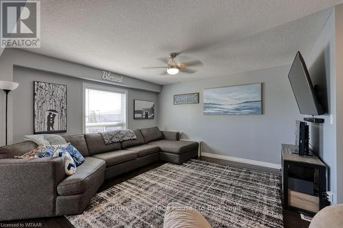 531 Champlain Avenue, Woodstock (Woodstock - South), ON - Indoor Photo Showing Living Room