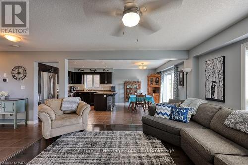 531 Champlain Avenue, Woodstock (Woodstock - South), ON - Indoor Photo Showing Living Room