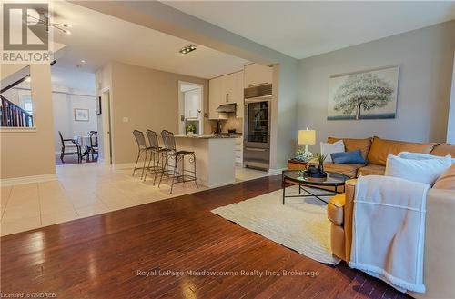 29 Premium Way, Mississauga (Cooksville), ON - Indoor Photo Showing Living Room