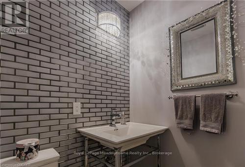 29 Premium Way, Mississauga (Cooksville), ON - Indoor Photo Showing Bathroom