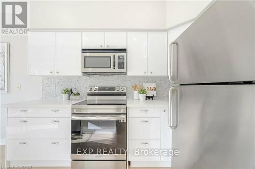 5064 Mercer, Burlington (Appleby), ON - Indoor Photo Showing Kitchen