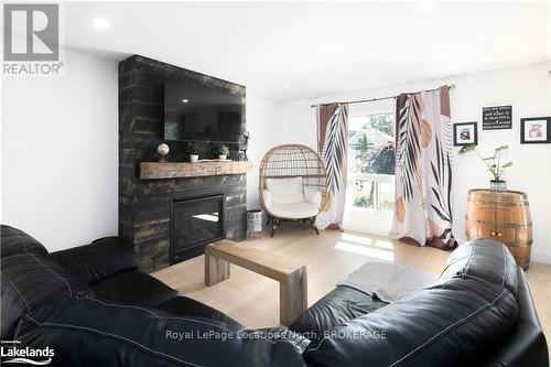 44 Parker Street W, Meaford, ON - Indoor Photo Showing Living Room