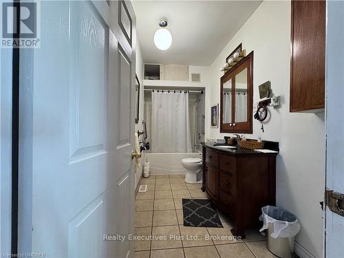 1650 6Th Con Rd W Road, Hamilton, ON - Indoor Photo Showing Bathroom