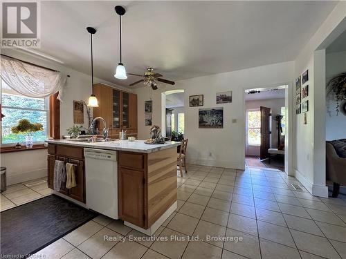 1650 6Th Con Rd W Road, Hamilton, ON - Indoor Photo Showing Kitchen With Double Sink