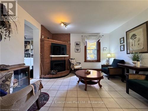 1650 6Th Con Rd W Road, Hamilton, ON - Indoor Photo Showing Living Room With Fireplace