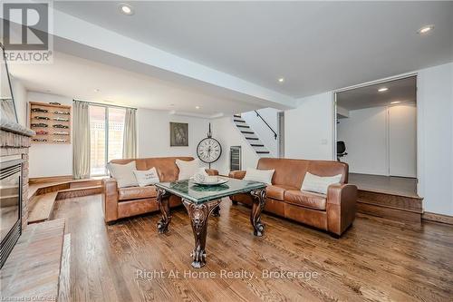 76 Brock Street, Oakville (1002 - Co Central), ON - Indoor Photo Showing Living Room