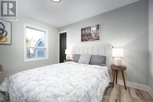 582 Roxborough Avenue, Hamilton, ON - Indoor Photo Showing Bedroom