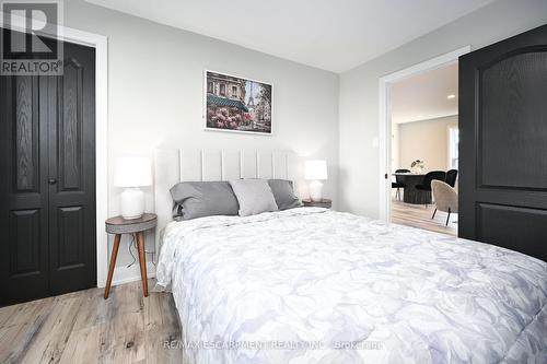 582 Roxborough Avenue, Hamilton, ON - Indoor Photo Showing Bedroom