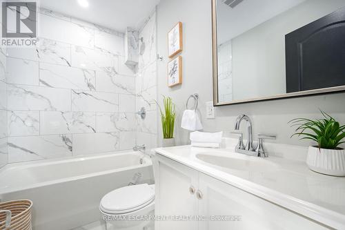 582 Roxborough Avenue, Hamilton, ON - Indoor Photo Showing Bathroom