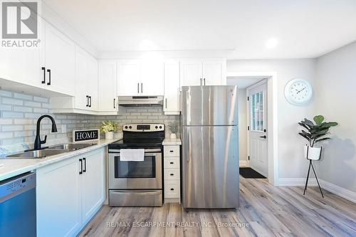 582 Roxborough Avenue, Hamilton, ON - Indoor Photo Showing Kitchen With Double Sink With Upgraded Kitchen